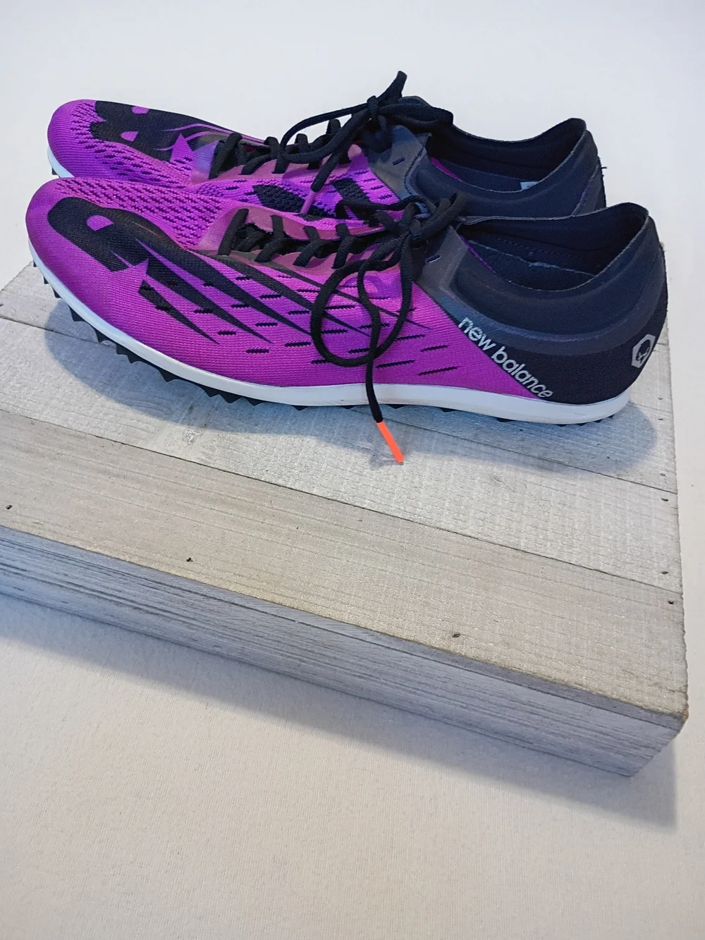 New Balance Women's MD800v6 Track Spikes Voltage Purple Black Running Shoes
